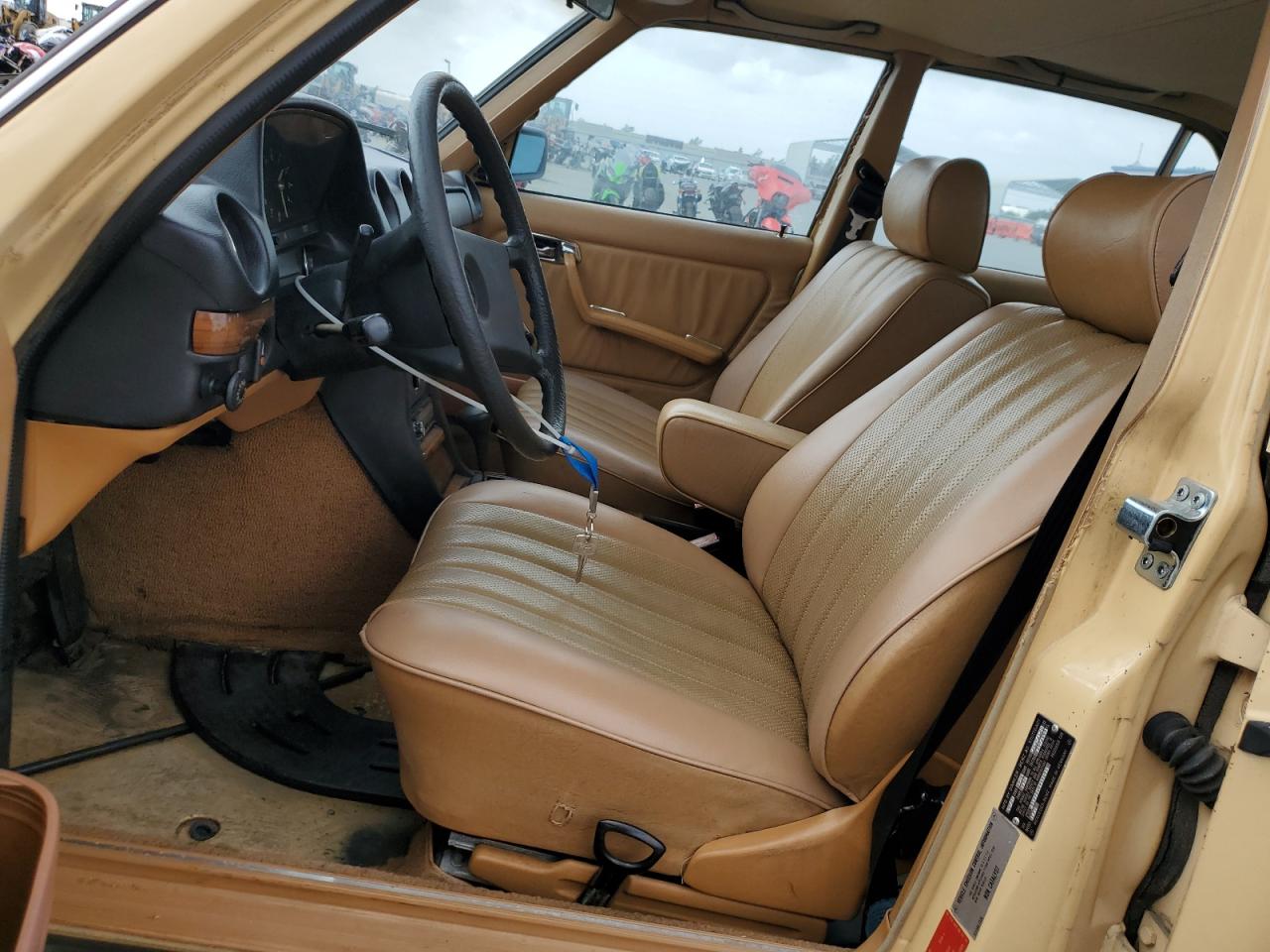 1982 Mercedes-Benz 240 D VIN: WDBAB23A5CB311686 Lot: 86339105