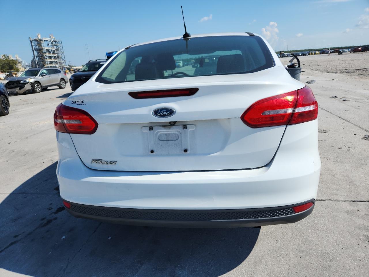 2018 Ford Focus S VIN: 1FADP3E29JL299423 Lot: 84582485