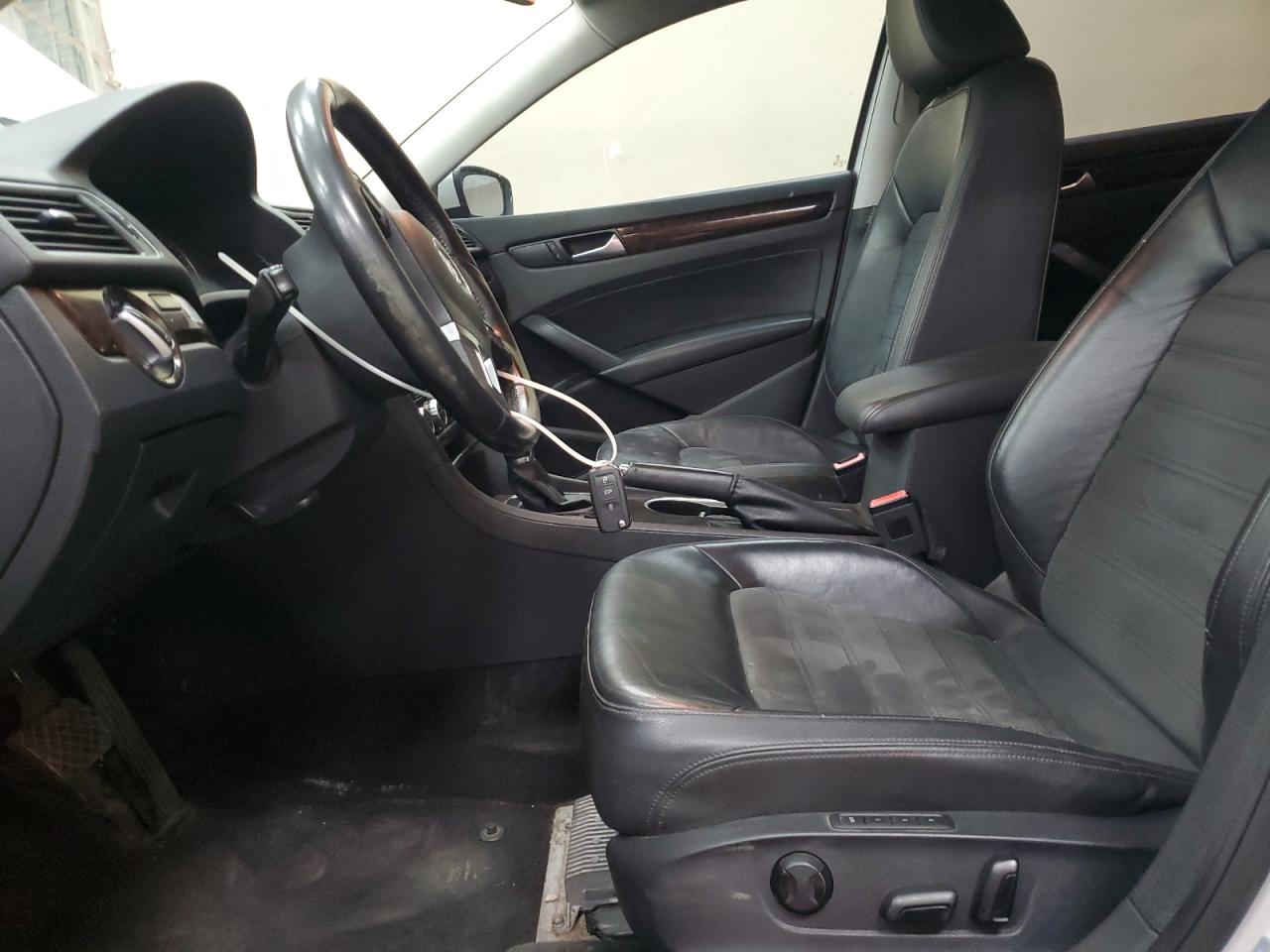 2015 Volkswagen Passat Sel VIN: 1VWCV7A37FC045697 Lot: 84930085