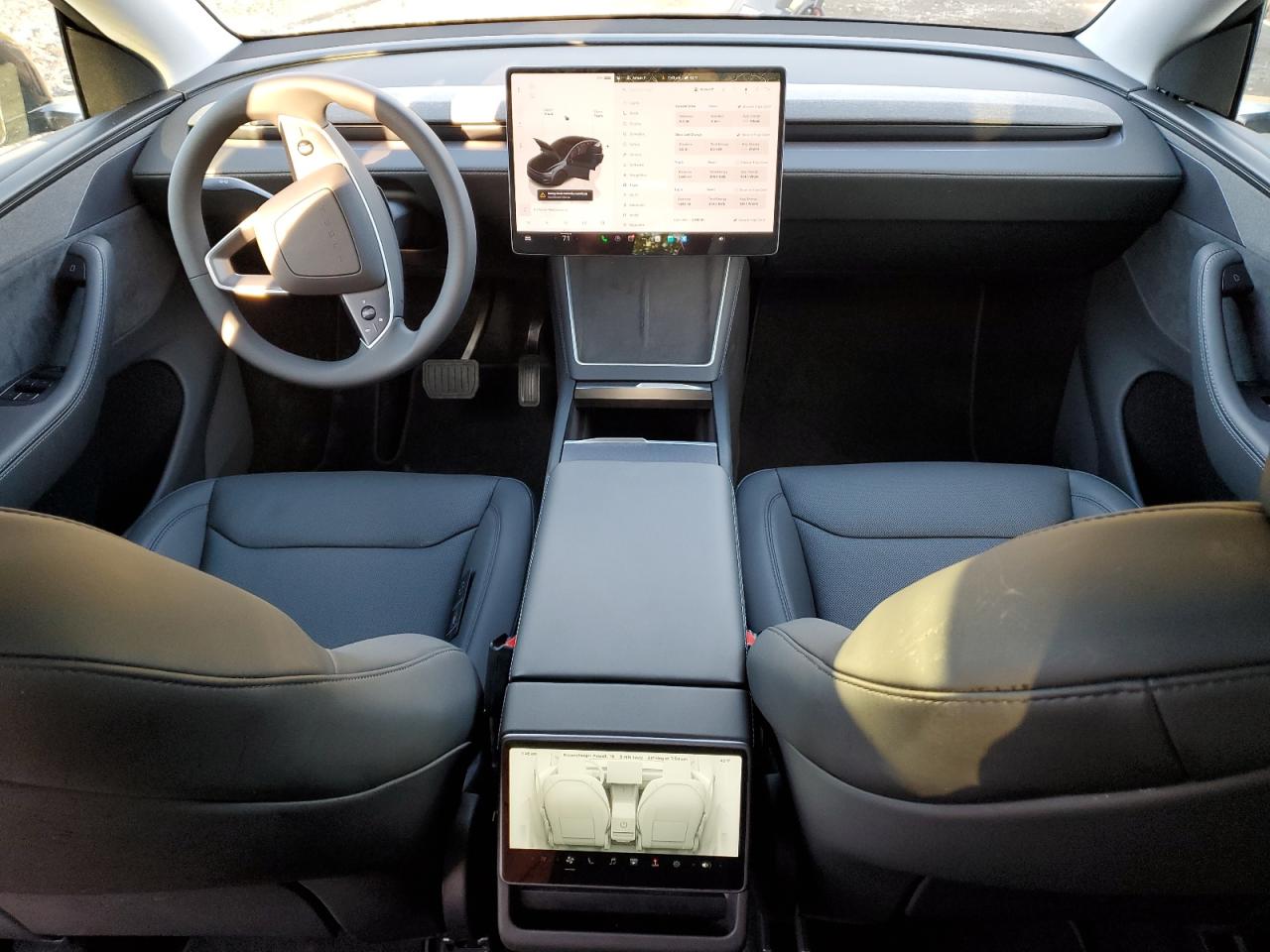 2026 Tesla Model Y VIN: 7SAYGDED0TA438430 Lot: 85911215