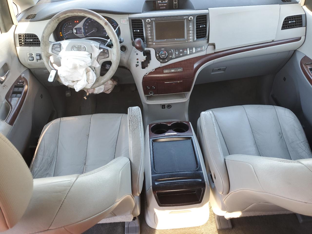 2011 Toyota Sienna Xle VIN: 5TDYK3DC2BS132468 Lot: 82339955