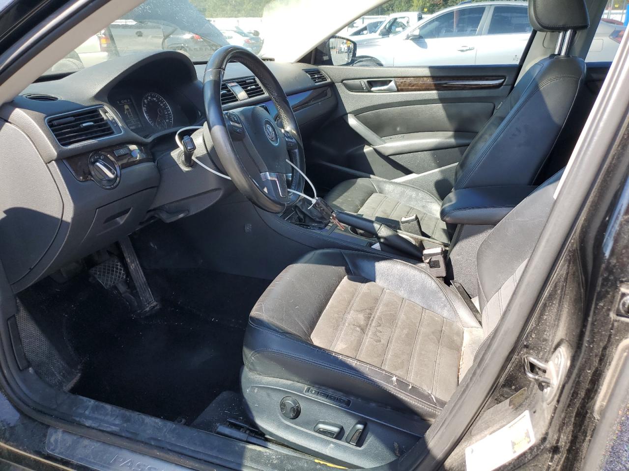 2014 Volkswagen Passat Sel VIN: 1VWCS7A30EC079309 Lot: 82360375