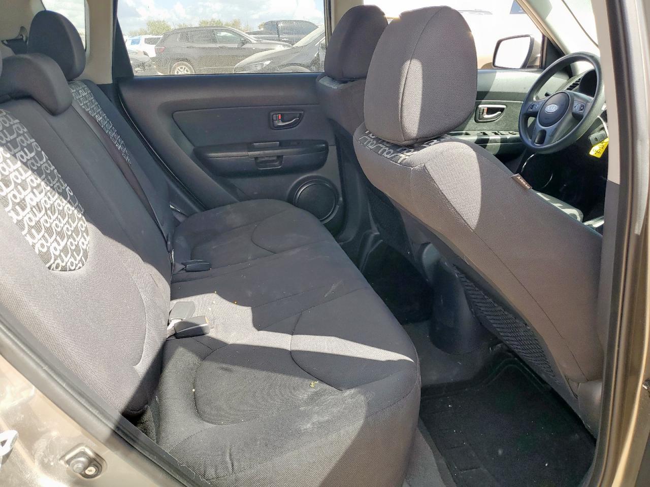 2011 Kia Soul + VIN: KNDJT2A26B7311398 Lot: 81793575