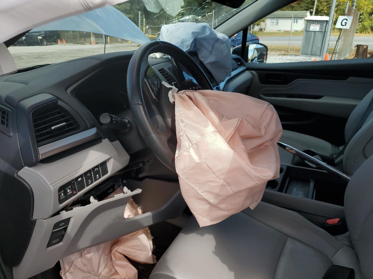 2018 Honda Odyssey Touring VIN: 5FNRL6H8XJB006550 Lot: 85768515