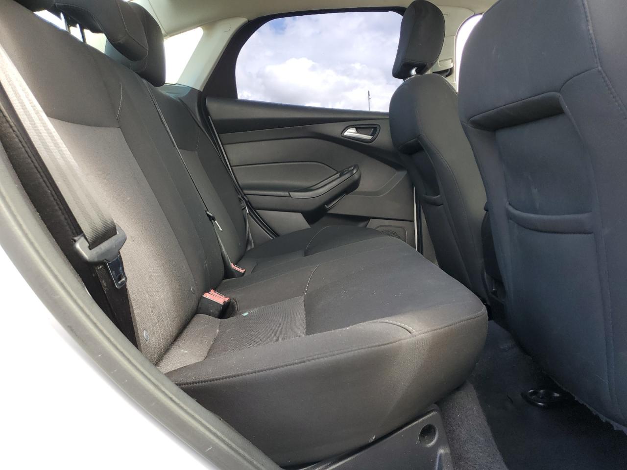 2016 Ford Focus Se VIN: 1FADP3F21GL227302 Lot: 86270835