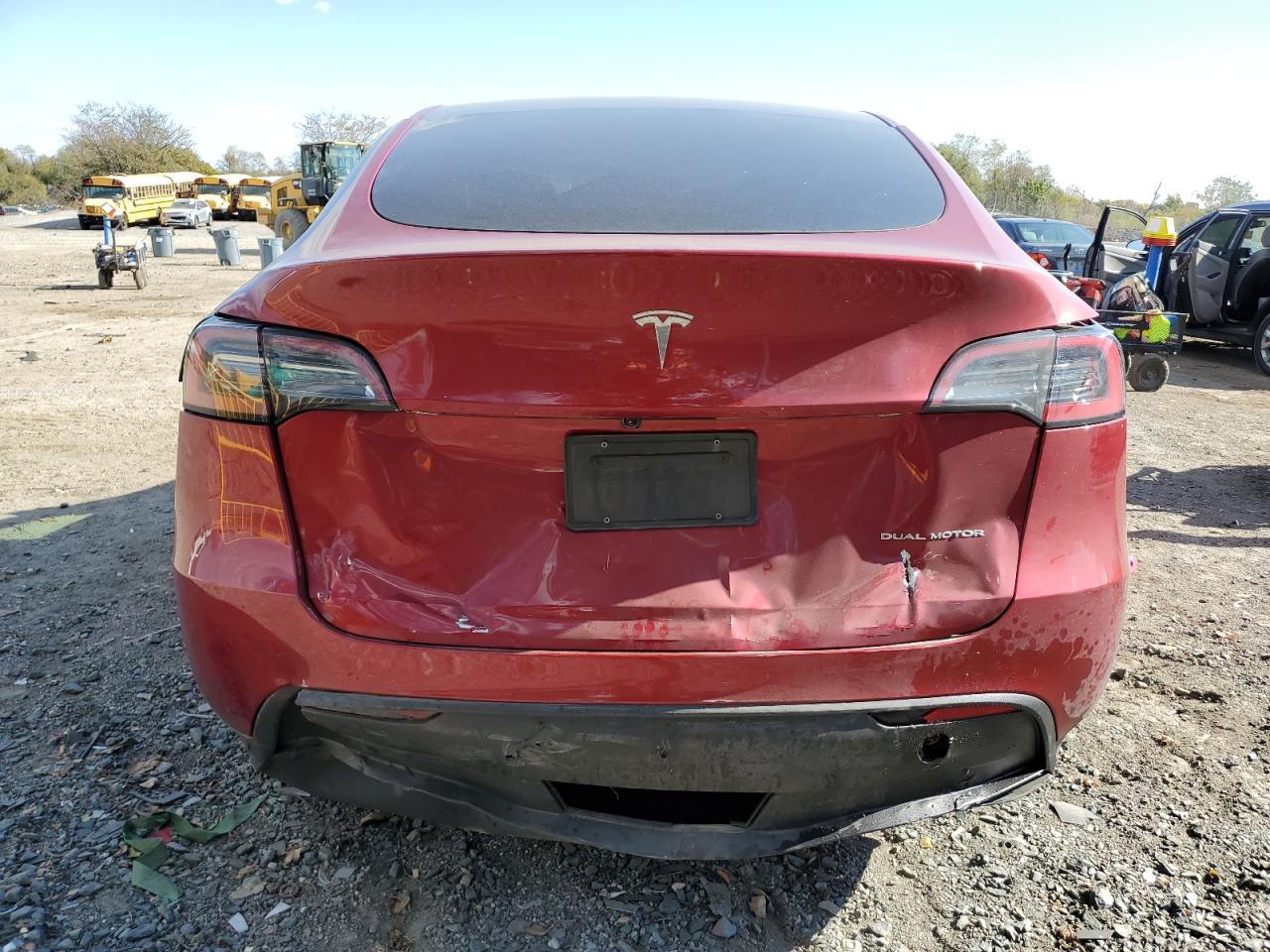 2024 Tesla Model Y VIN: 7SAYGDEEXRF198856 Lot: 90232255