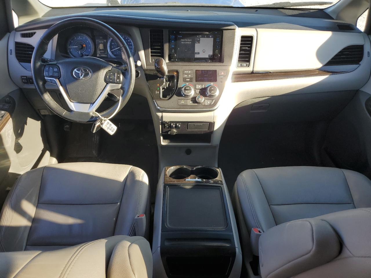 2015 Toyota Sienna Xle VIN: 5TDYK3DC2FS530978 Lot: 86070055