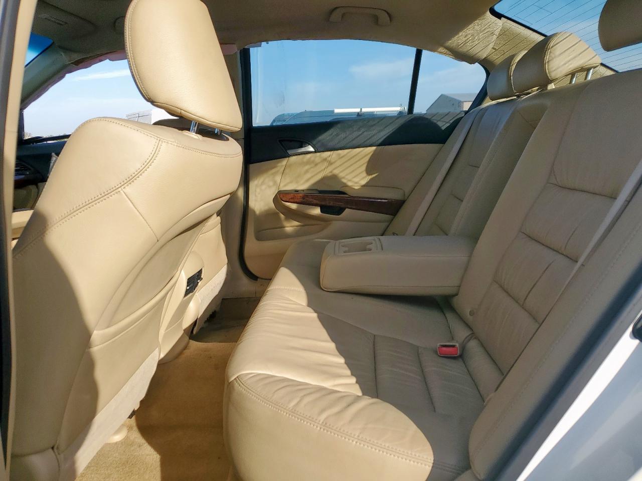 2011 Honda Accord Exl VIN: 1HGCP3F81BA026404 Lot: 82300625