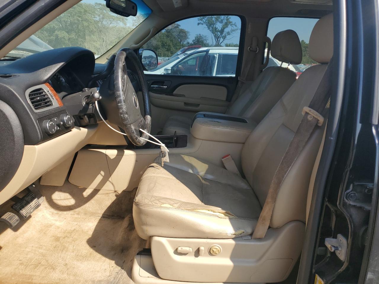 2008 Chevrolet Tahoe K1500 VIN: 1GNFK13008J141640 Lot: 82100545