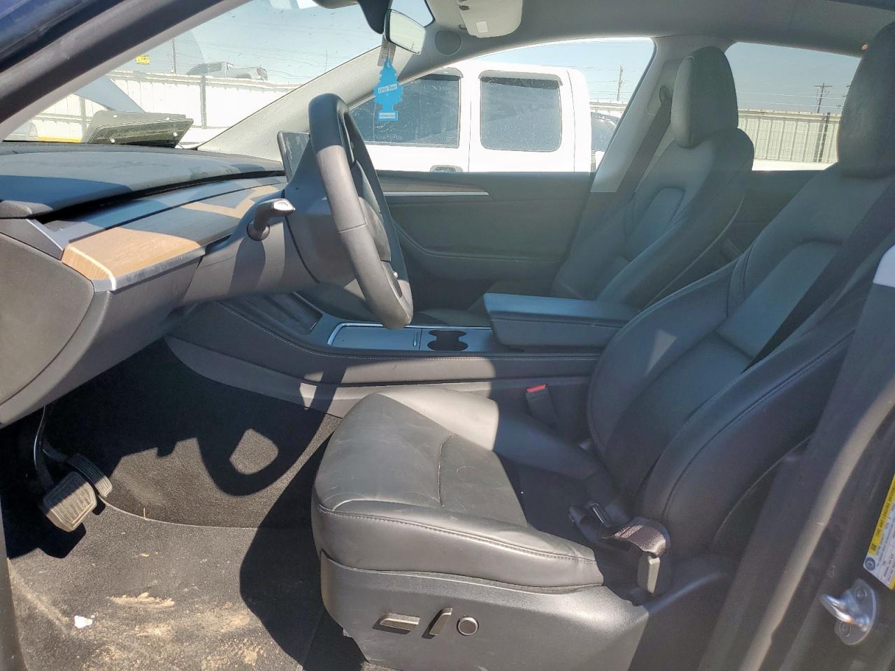 2024 Tesla Model Y VIN: 7SAYGDEE4RA242279 Lot: 84740555