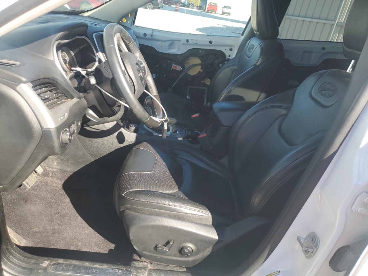 2018 Jeep Cherokee Overland VIN: 1C4PJMJX3JD594608 Lot: 82244995