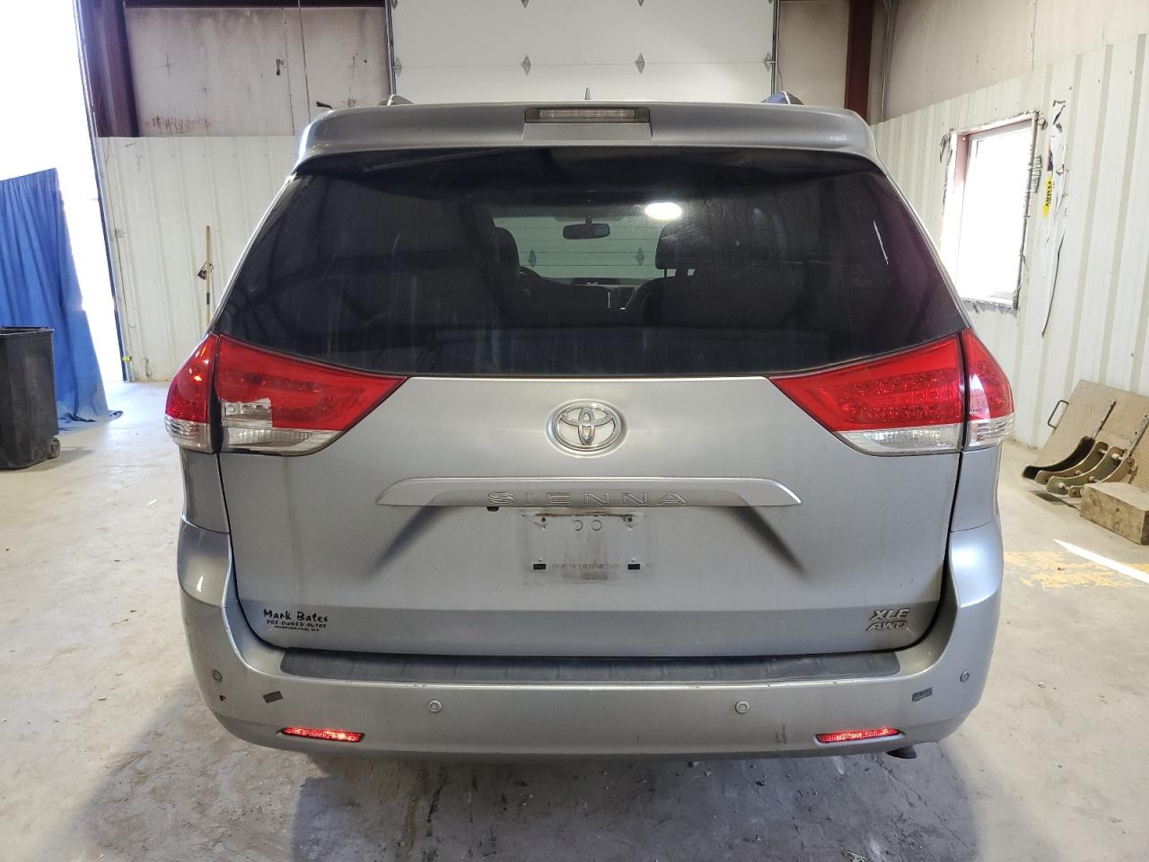 2011 Toyota Sienna Xle VIN: 5TDDK3DC2BS013933 Lot: 86984825