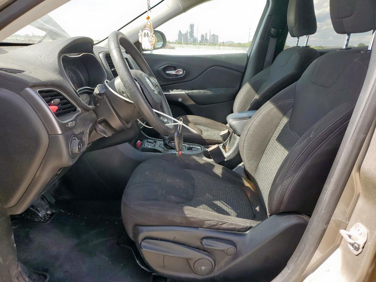 2019 Jeep Cherokee Latitude VIN: 1C4PJLCB0KD365624 Lot: 84645185