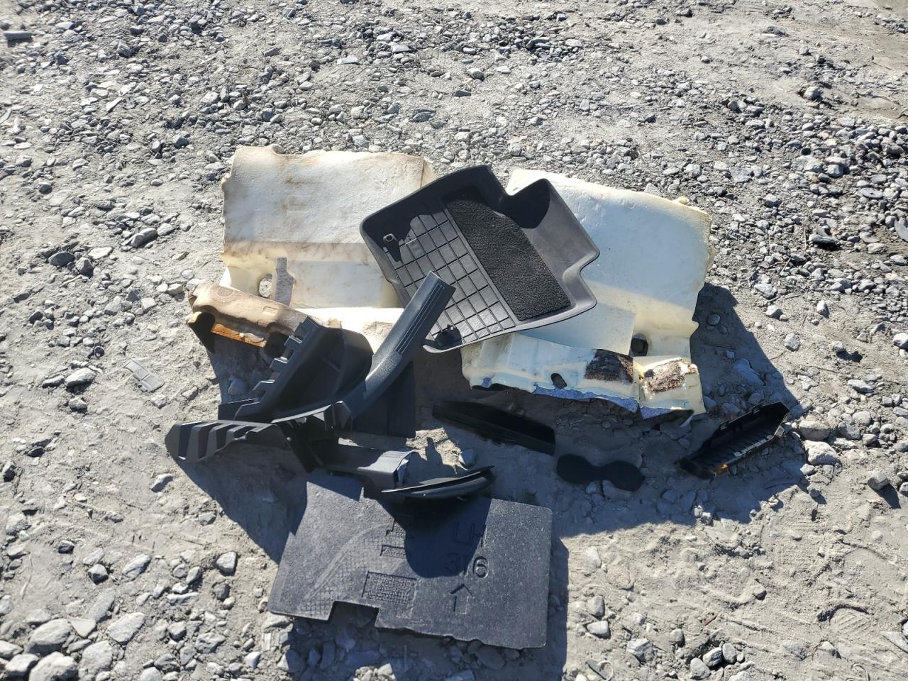 2021 Volvo Xc40 T5 R-Design VIN: YV4162UM4M2438054 Lot: 85552085