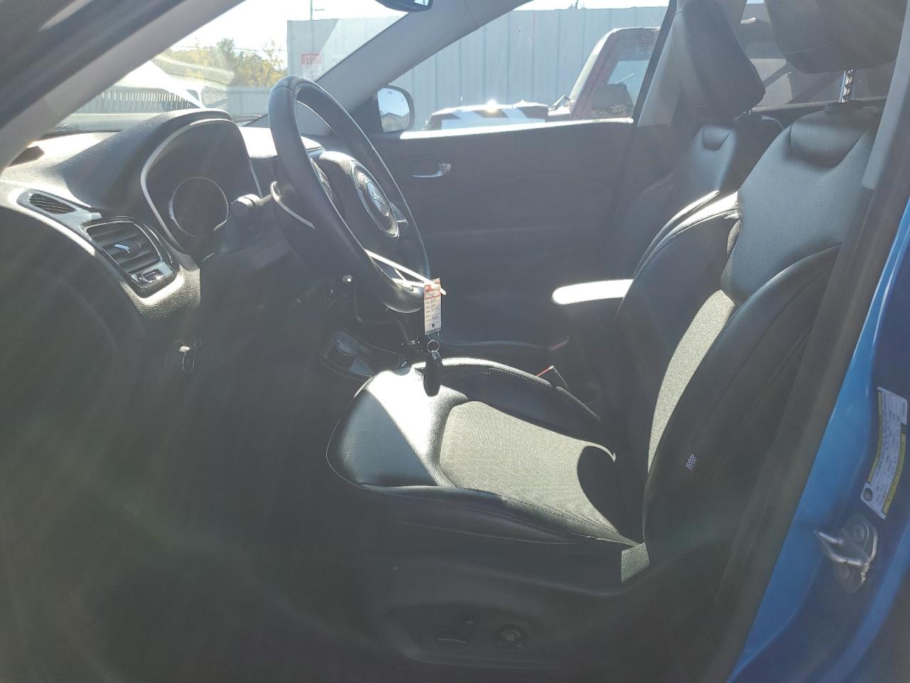 2018 Jeep Compass Latitude VIN: 3C4NJDBBXJT323940 Lot: 86150315