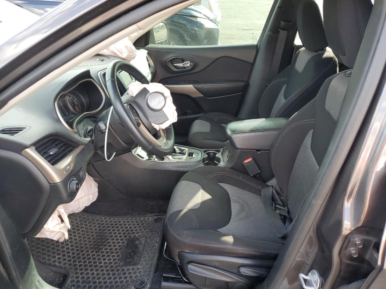 2018 Jeep Cherokee Latitude VIN: 1C4PJLCB3JD551818 Lot: 87363305