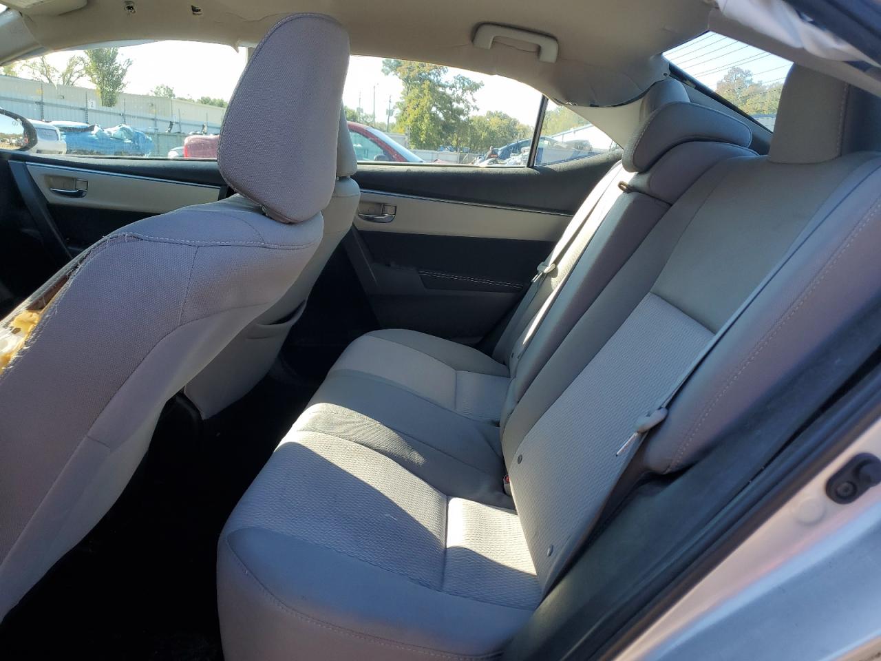 2015 Toyota Corolla L VIN: 5YFBURHE8FP332283 Lot: 84179215