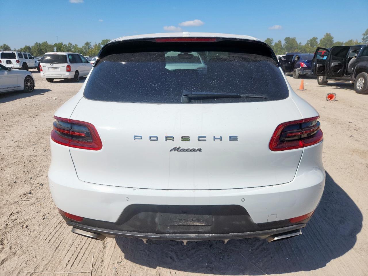 2017 Porsche Macan VIN: WP1AA2A50HLB09381 Lot: 85825865