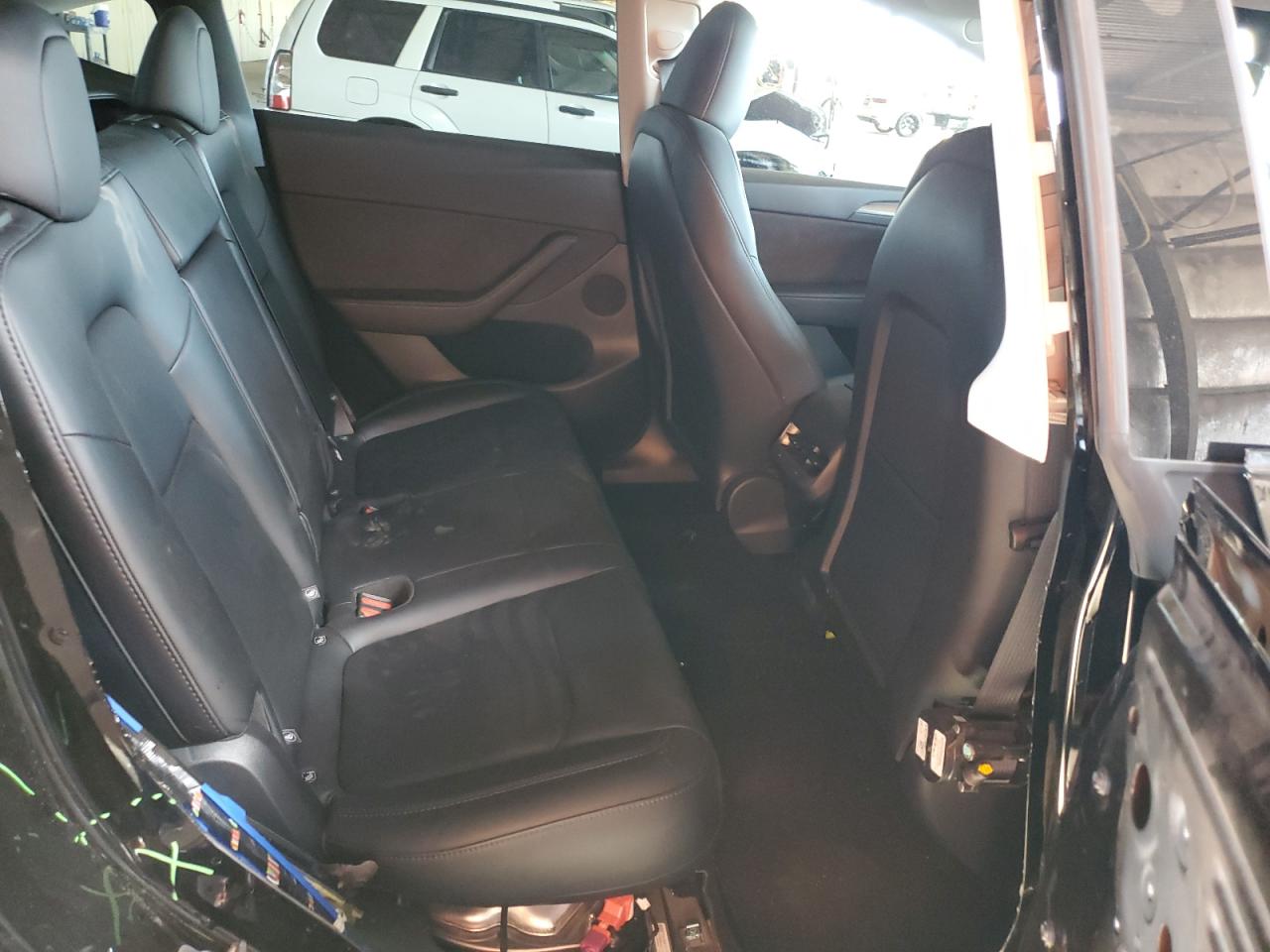 2025 Tesla Model Y VIN: 7SAYGDED2SF270100 Lot: 82744585