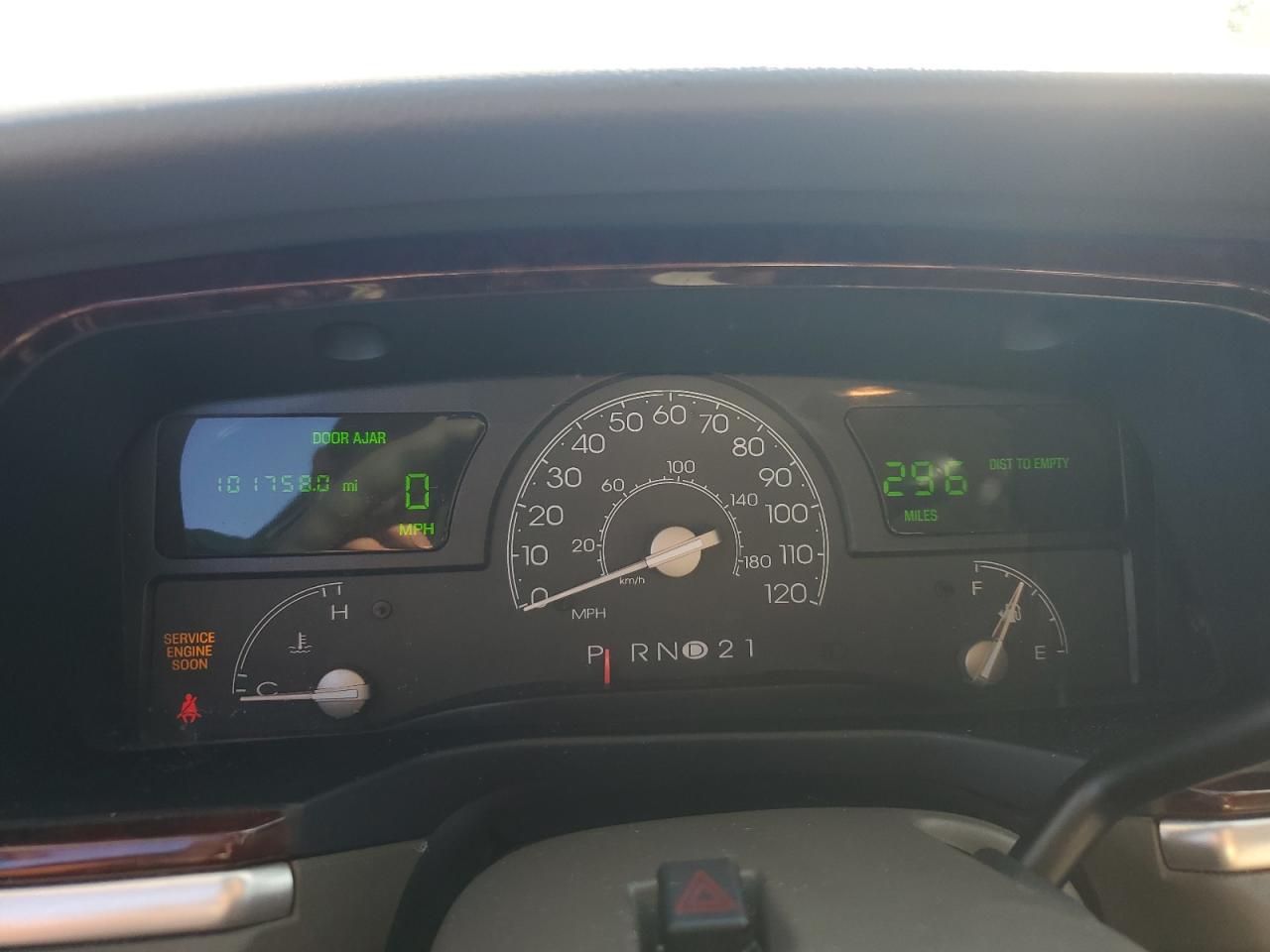 2004 Lincoln Town Car Executive VIN: 1LNHM81W84Y687675 Lot: 90721985