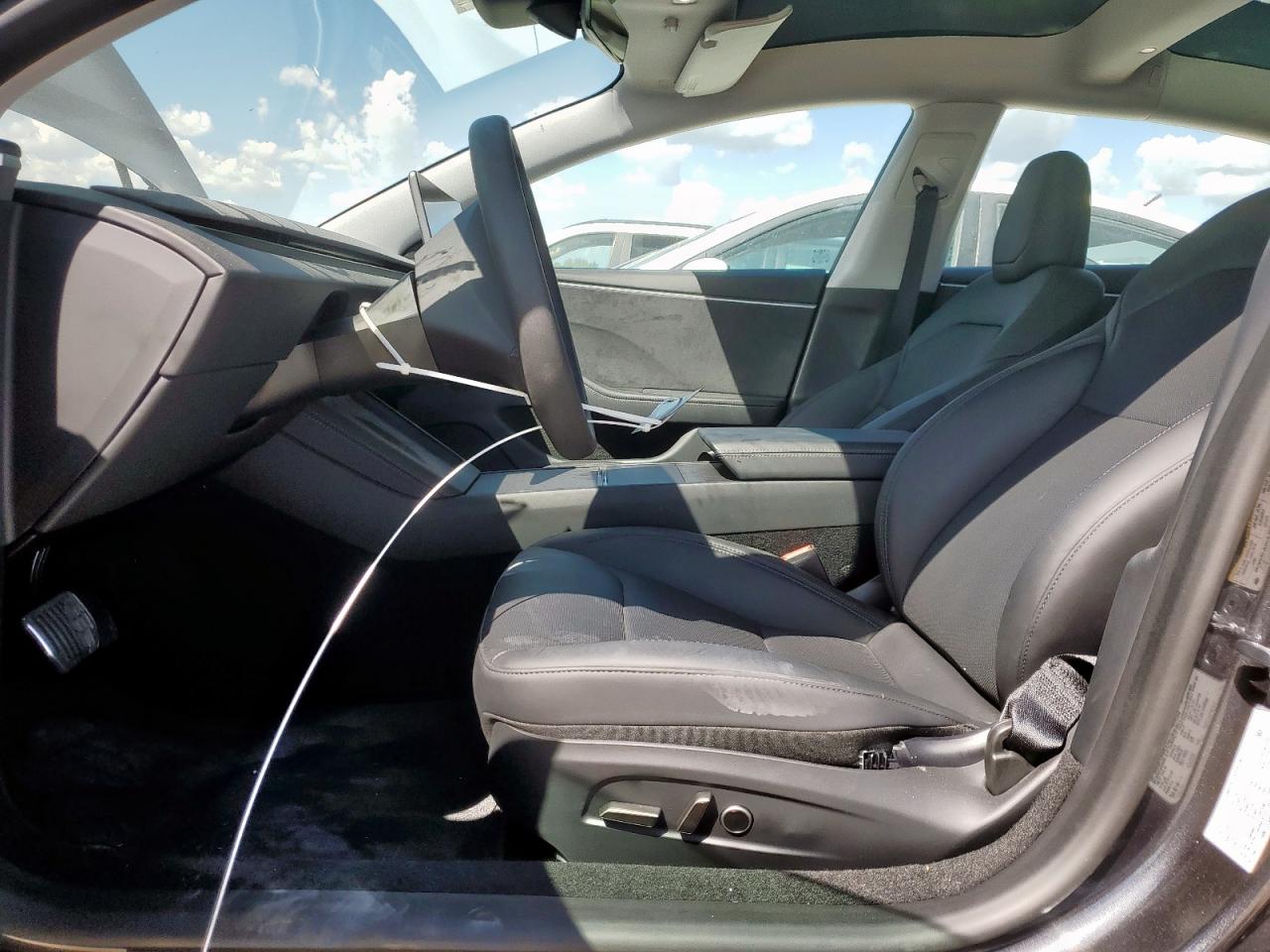 2025 Tesla Model 3 VIN: 5YJ3E1EB3SF915556 Lot: 85289685