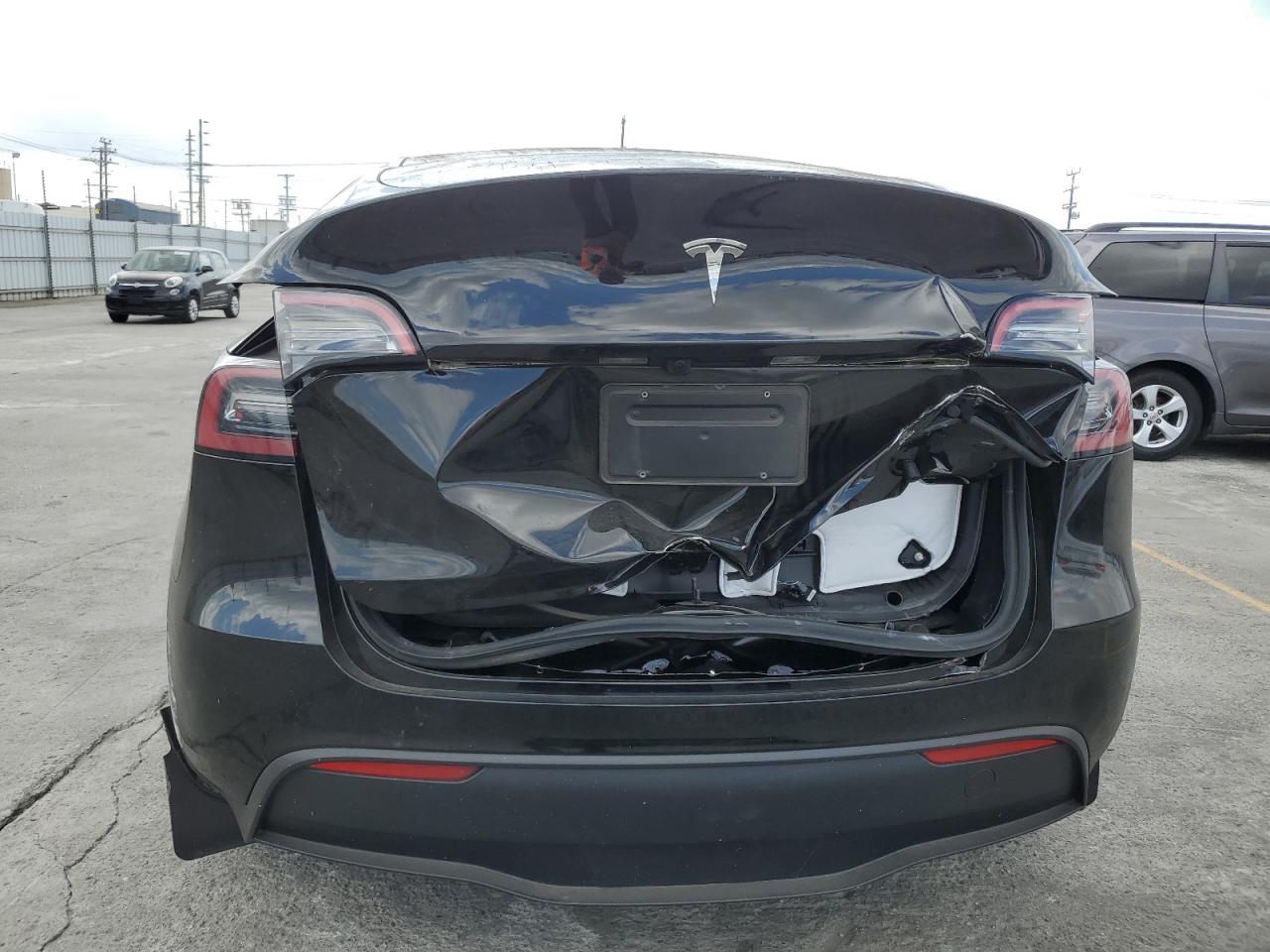 2024 Tesla Model Y VIN: 7SAYGDEE3RF080793 Lot: 86249185