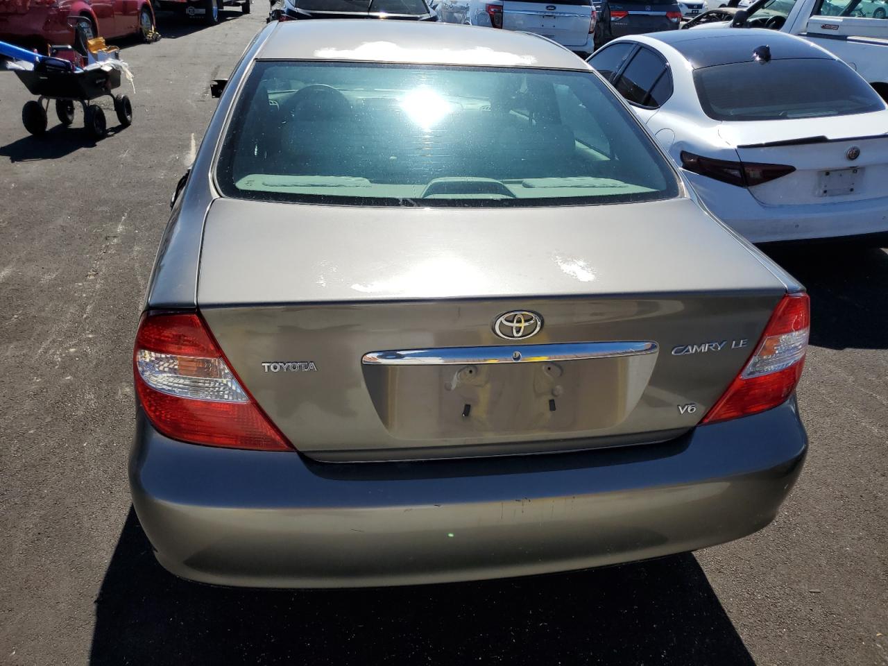 2003 Toyota Camry Le VIN: 4T1BF32K93U562415 Lot: 81987345