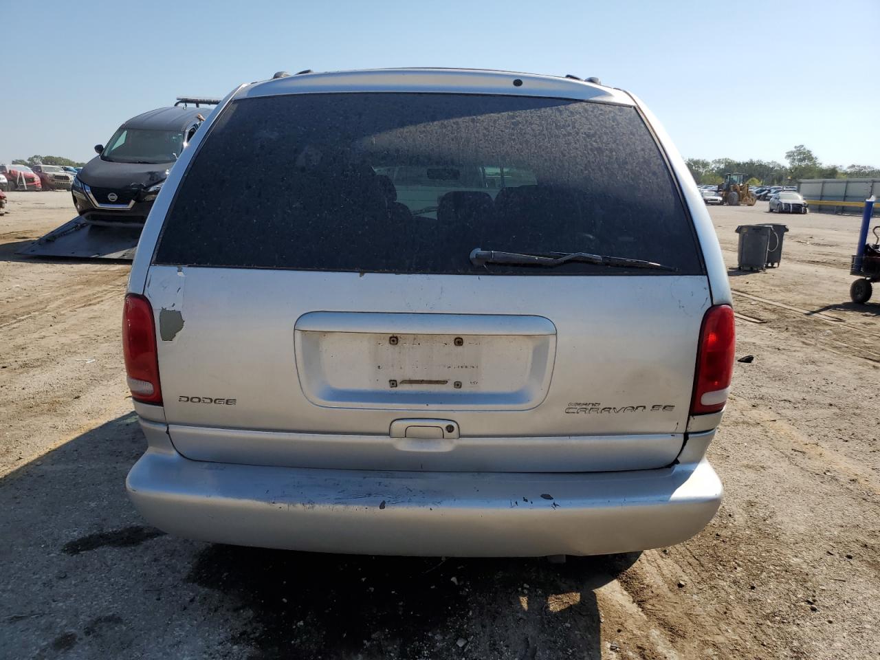 2000 Dodge Grand Caravan Se VIN: 1B4GP44G1YB739027 Lot: 81998035