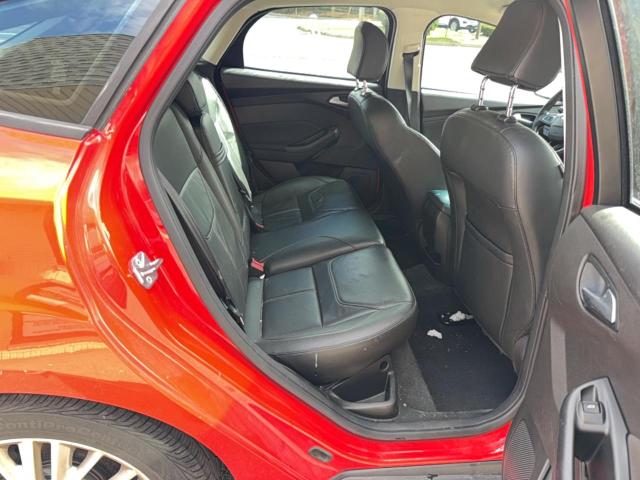 Хэтчбеки FORD FOCUS 2016 Красный