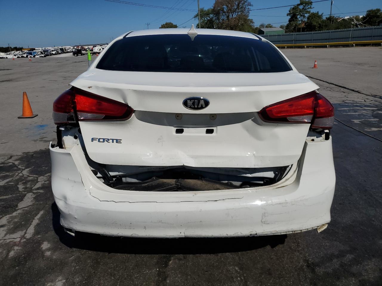 2018 Kia Forte Lx VIN: 3KPFK4A76JE168564 Lot: 86471655