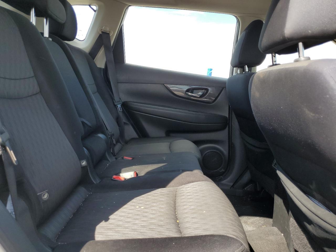 2018 Nissan Rogue S VIN: JN8AT2MT8JW461574 Lot: 82204565