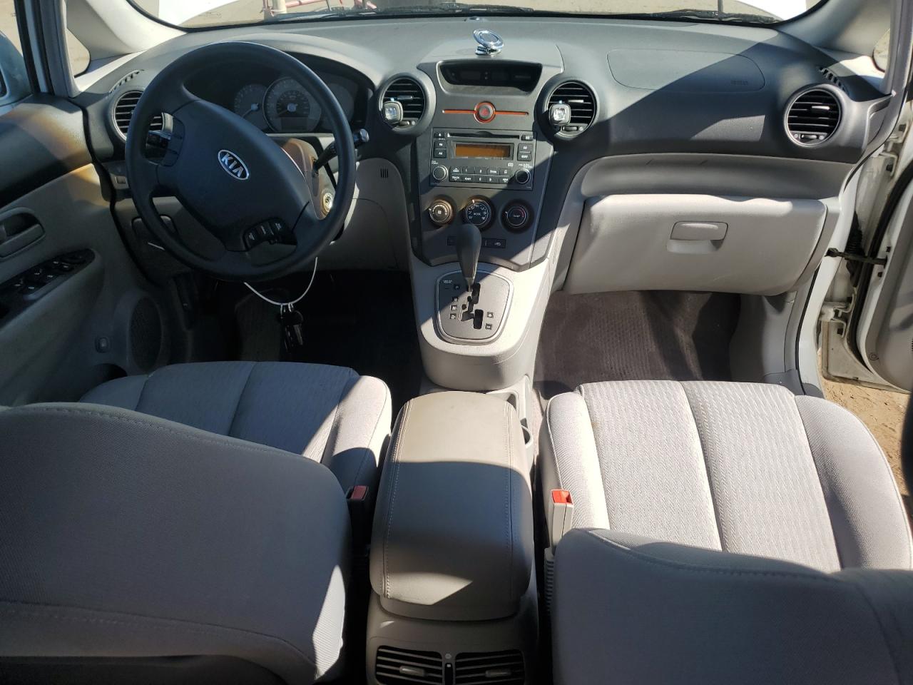 2007 Kia Rondo Base VIN: KNAFG525177086946 Lot: 85117845