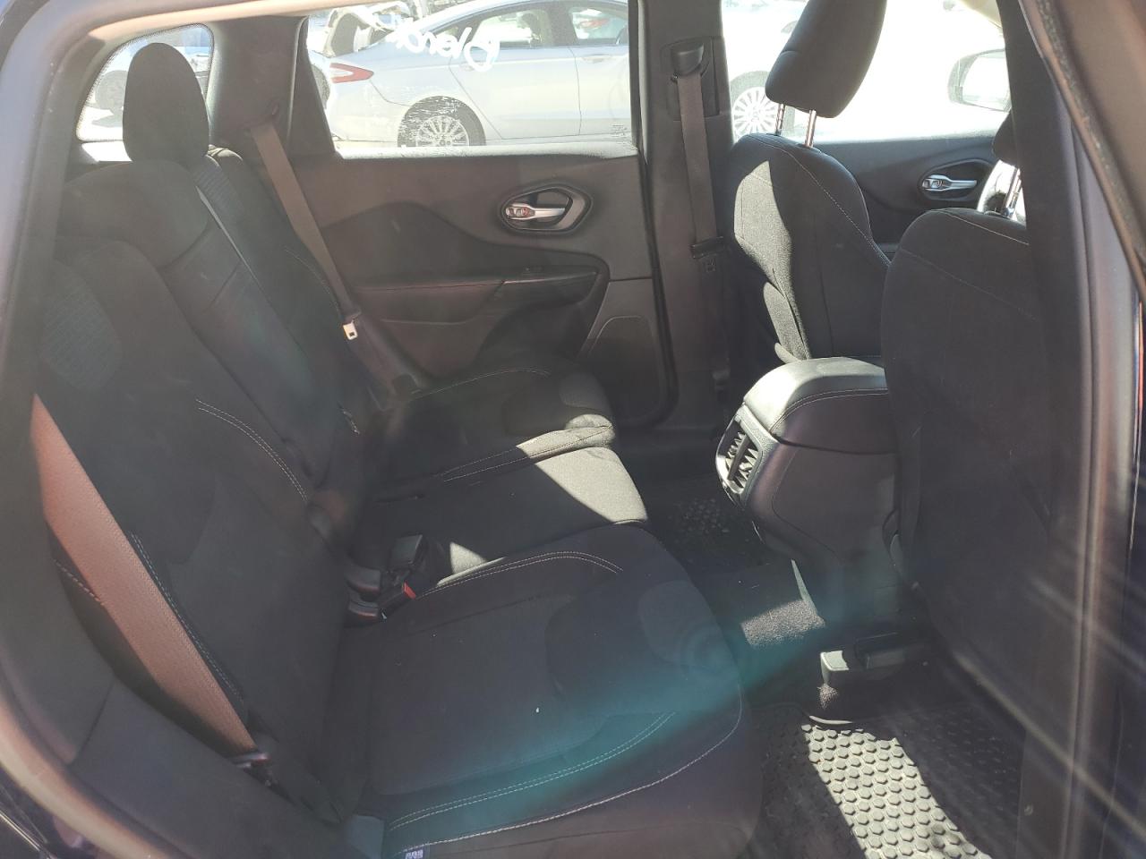 2016 Jeep Cherokee Latitude VIN: 1C4PJMCB7GW333058 Lot: 89691255