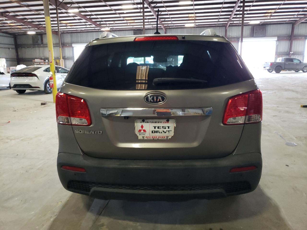 2011 Kia Sorento Base VIN: 5XYKT4A11BG117355 Lot: 85865005