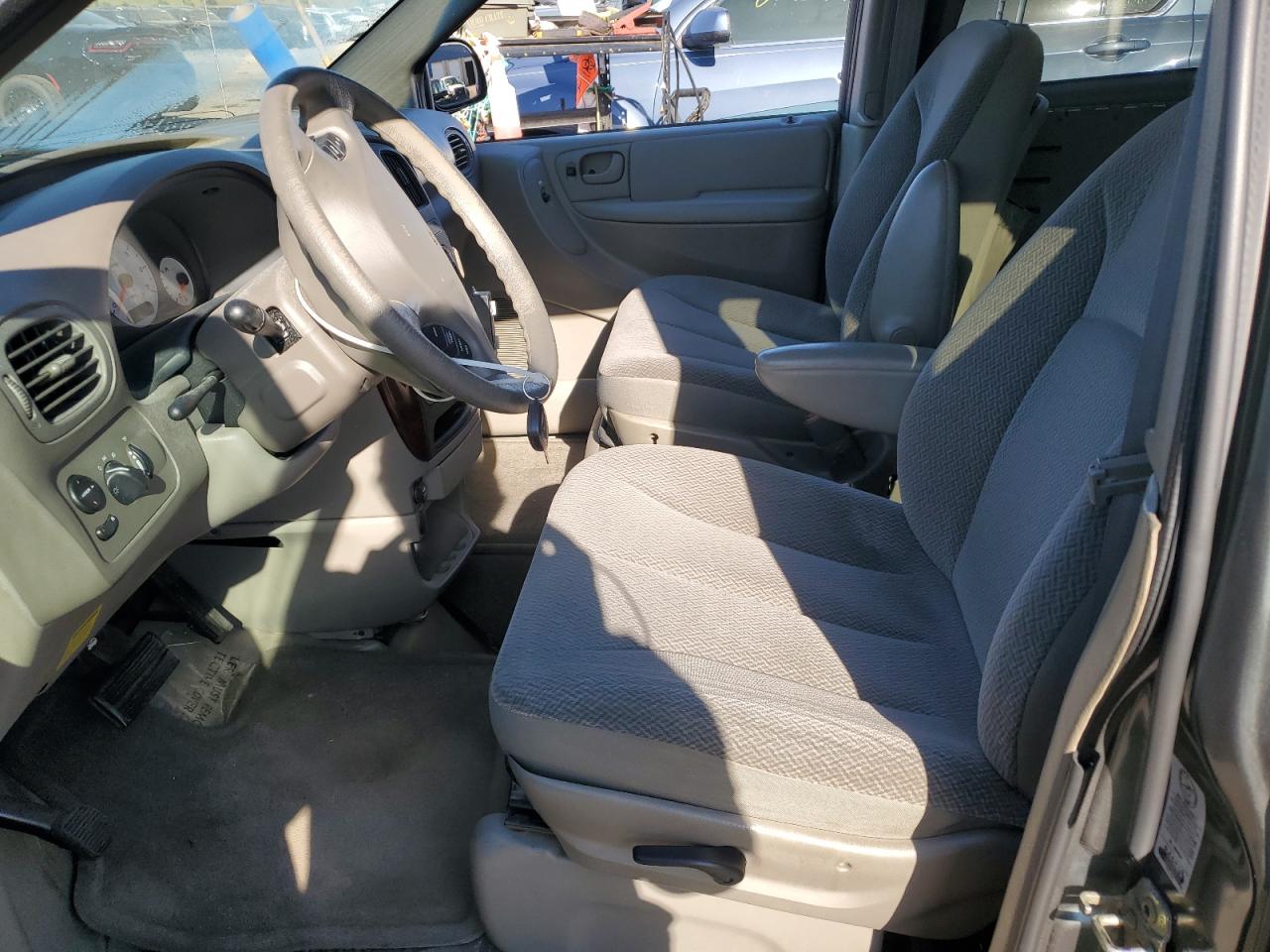 2004 Chrysler Town & Country Lx VIN: 2C4GP44R74R553914 Lot: 83952115