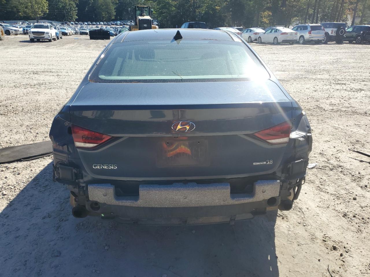 2015 Hyundai Genesis 3.8L VIN: KMHGN4JE3FU066637 Lot: 83860565