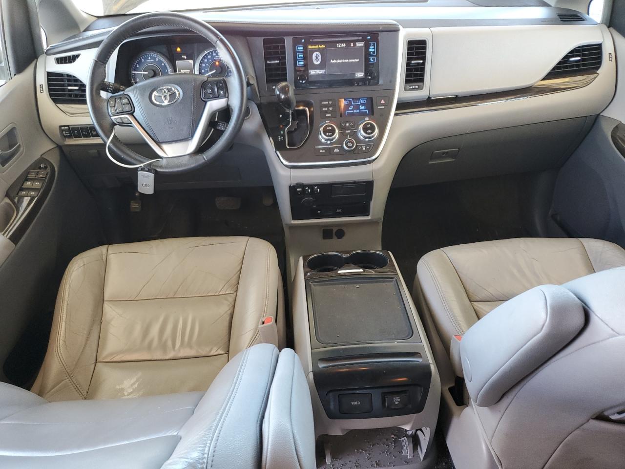 2017 Toyota Sienna Xle VIN: 5TDYZ3DC1HS826542 Lot: 82403485