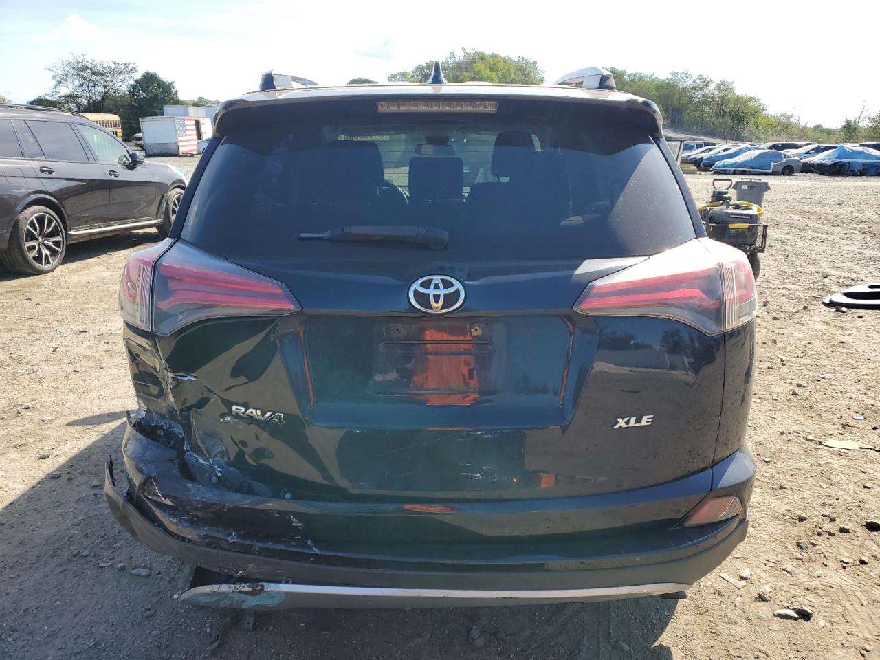 2017 Toyota Rav4 Xle VIN: JTMWFREV8HD098250 Lot: 81995835