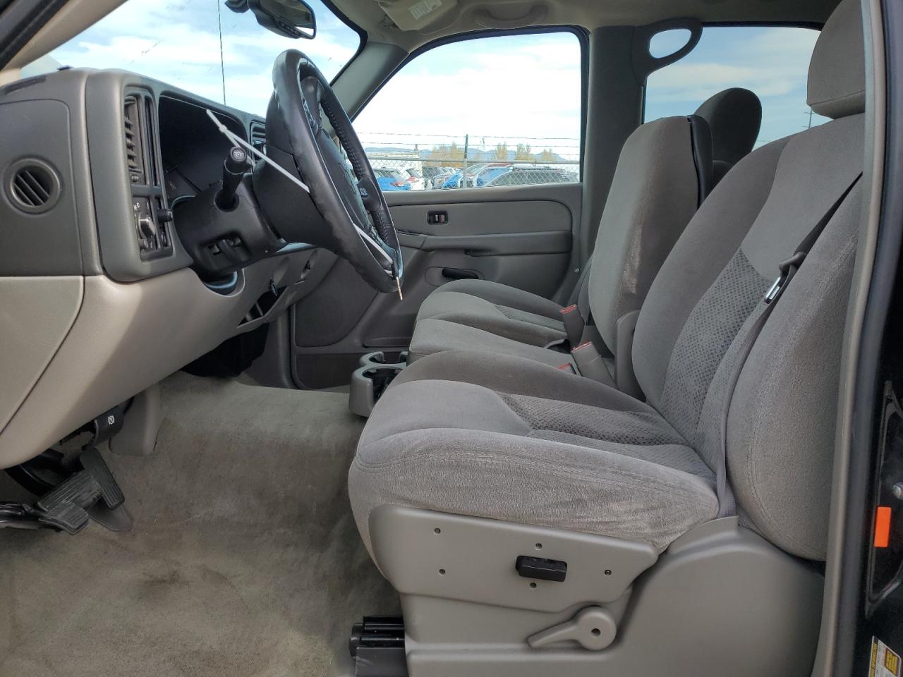 2005 Chevrolet Tahoe C1500 VIN: 1GNEC13V15R144595 Lot: 82693955