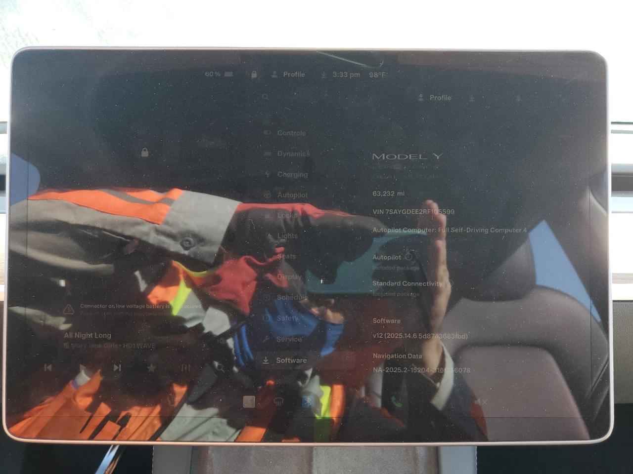 2024 Tesla Model Y VIN: 7SAYGDEE2RF105599 Lot: 90643845