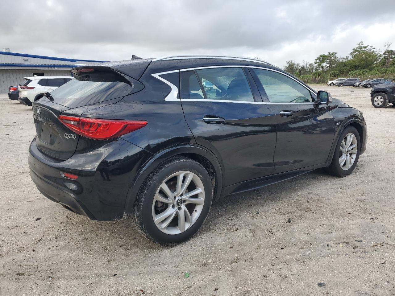 QX30 QX30