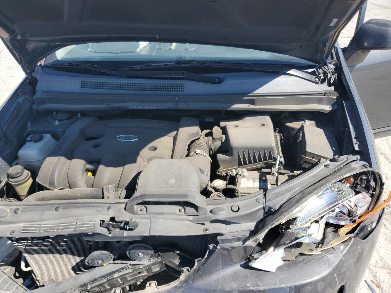 2007 Kia Rondo Base VIN: KNAFG525X77073080 Lot: 85082355