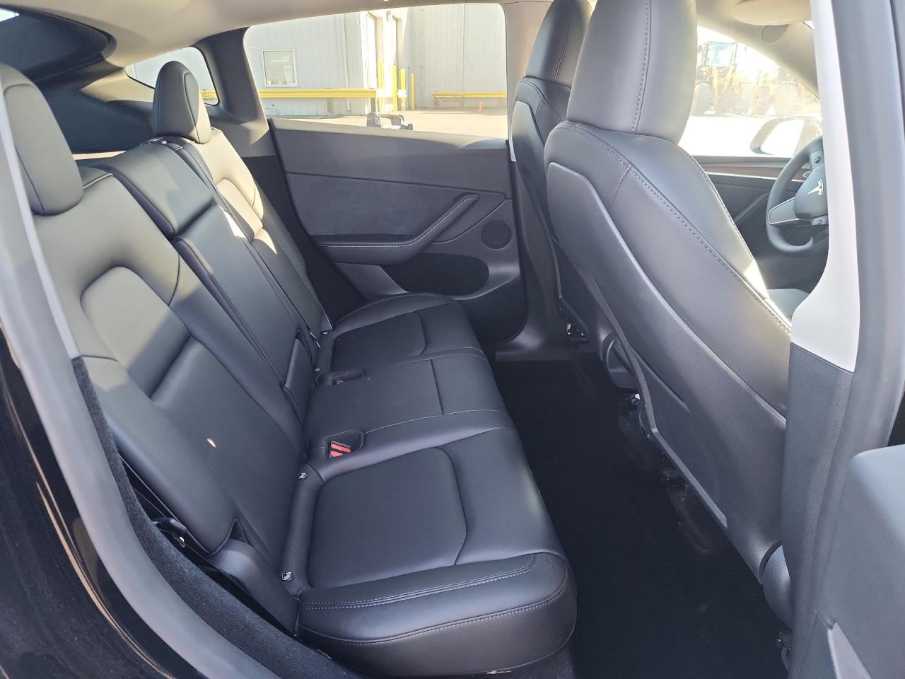 2024 Tesla Model Y VIN: 7SAYGDEF3RF069480 Lot: 89922565