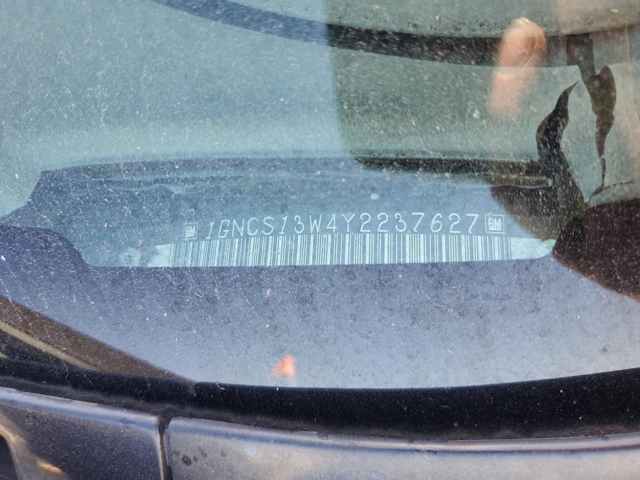 2000 Chevrolet Blazer VIN: 1GNCS13W4Y2237627 Lot: 85003035