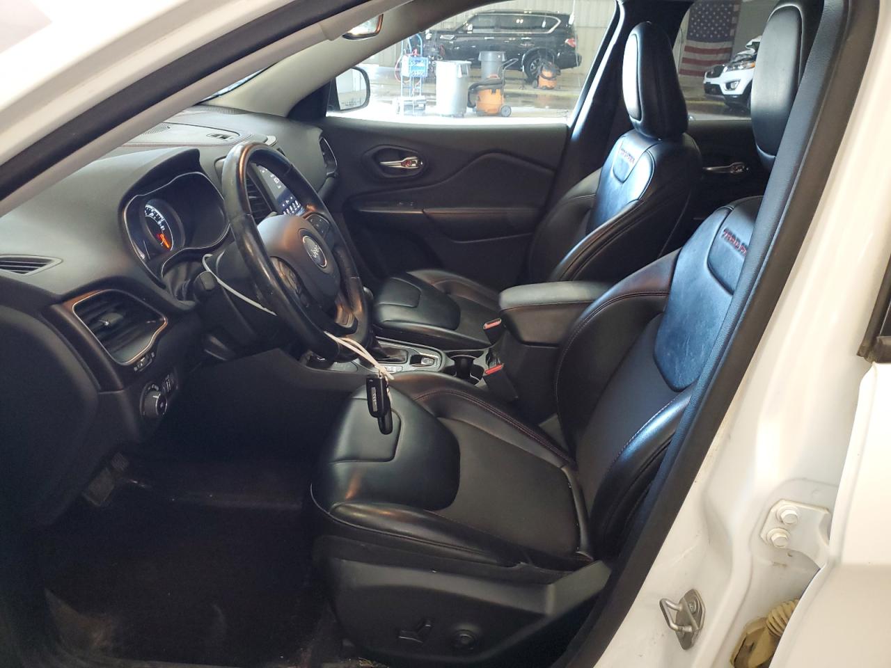 2019 Jeep Cherokee Trailhawk VIN: 1C4PJMBN7KD182755 Lot: 84890525