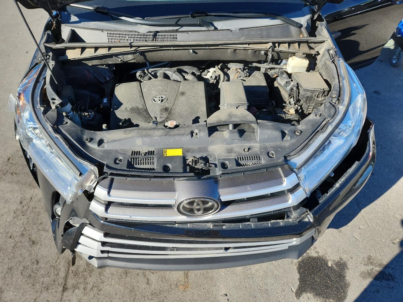 2018 Toyota Highlander Se VIN: 5TDJZRFH4JS553857 Lot: 89816675