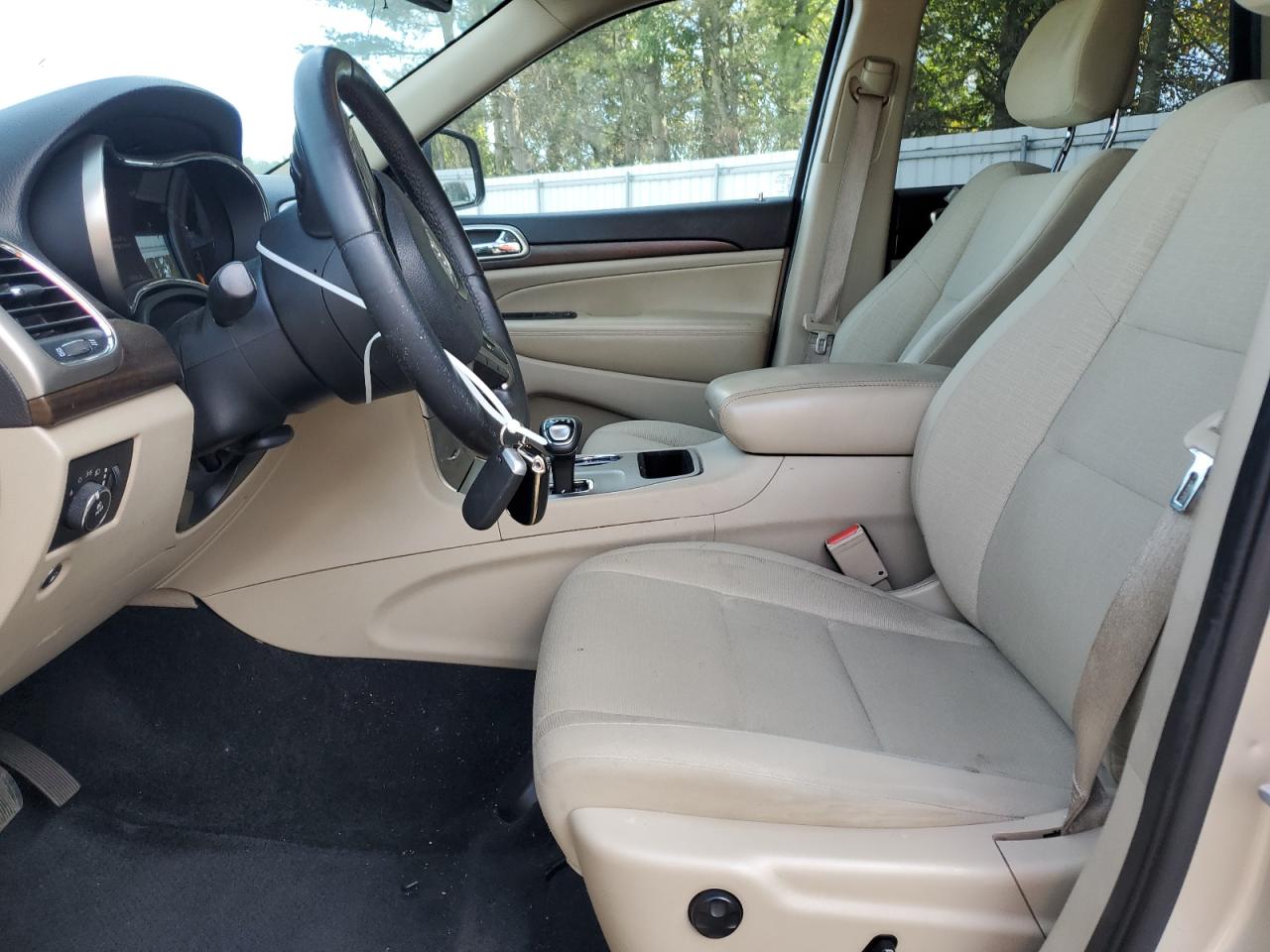 2014 Jeep Grand Cherokee Laredo VIN: 1C4RJFAG0EC268877 Lot: 81973285