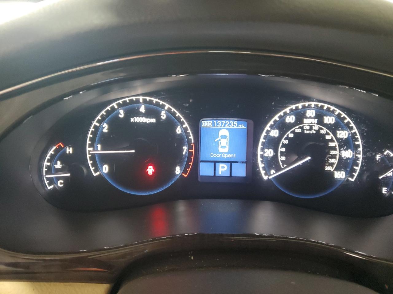 2011 Hyundai Genesis 3.8L VIN: KMHGC4DEXBU133195 Lot: 84834955