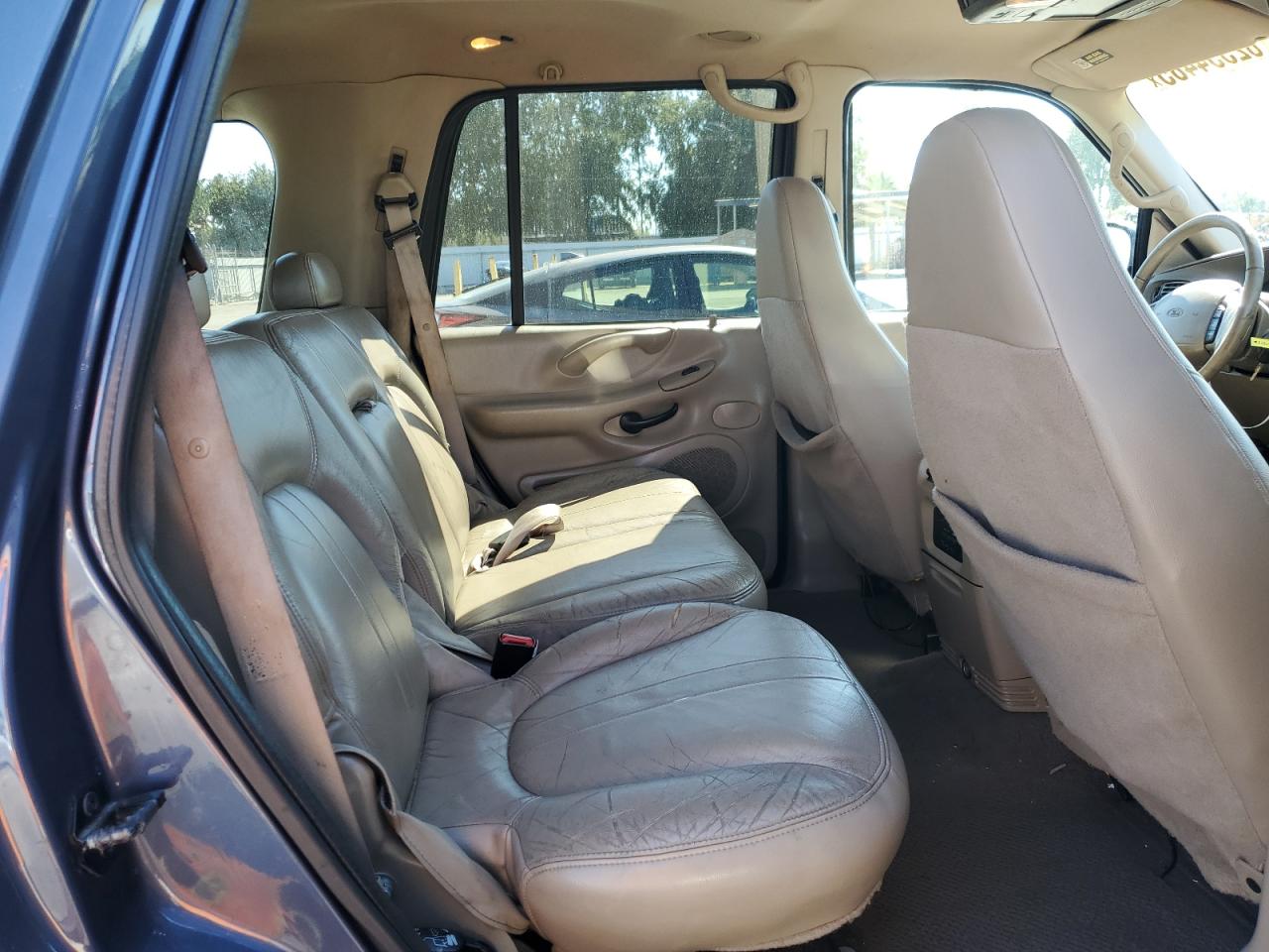 2000 Ford Expedition Eddie Bauer VIN: 1FMRU17LXYLA79362 Lot: 82354485