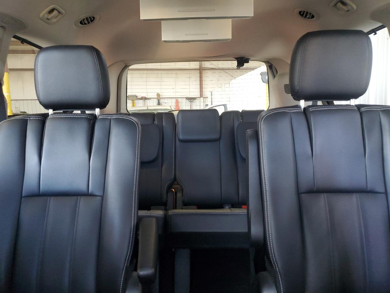 2015 Chrysler Town & Country Touring L VIN: 2C4RC1CG8FR506381 Lot: 86270875